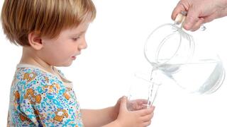 Bù nước và điện giải cho trẻ bị tiêu chảy những điều cha mẹ không nên bỏ qua
