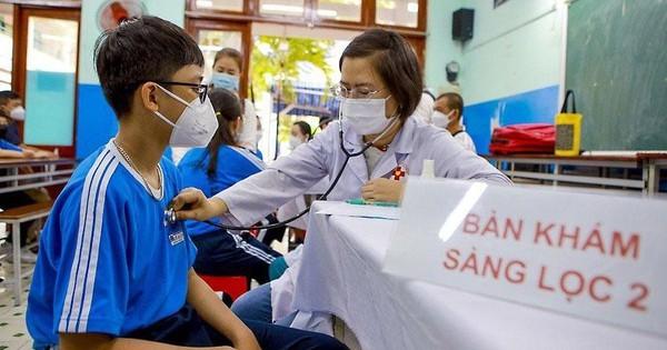 Những nhóm đối tượng nào sẽ tiêm vaccine phòng COVID-19 tại Việt Nam? - Ảnh 1.
