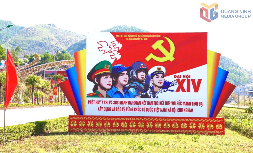 Hệ thống pano, áp phích, tranh cổ động chào mừng Đại hội XIV của Đảng được treo ở hầu khắp các phố, phường của tỉnh.