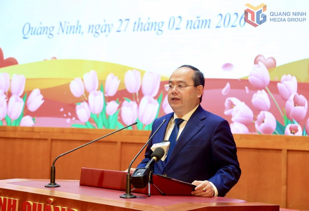 Đồng chí Quản Minh Cường, Ủy viên Trung ương Đảng, Bí thư Tỉnh ủy, Trưởng Đoàn ĐBQH tỉnh phát biểu tại hội nghị.