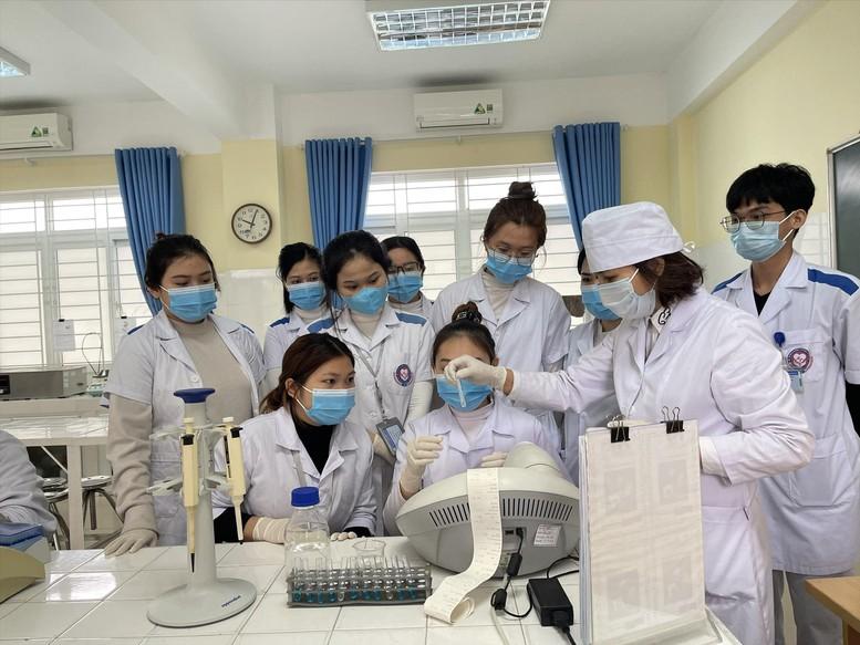 Kỳ kiểm tra năng lực hành nghề bác sĩ đầu tiên: Điều kiện dự thi và lộ trình triển khai- Ảnh 3.