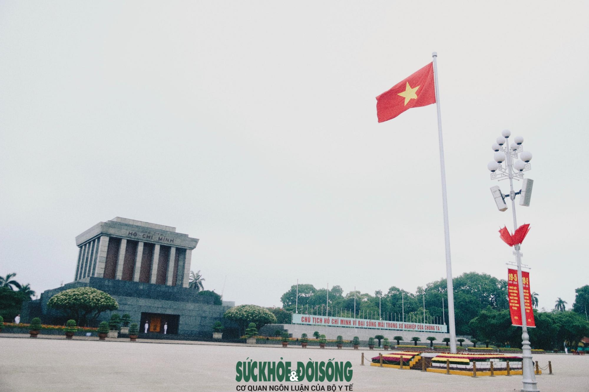 Cận cảnh lễ thượng cờ tại Lăng Bác những ngày tháng 5 lịch sử- Ảnh 18.