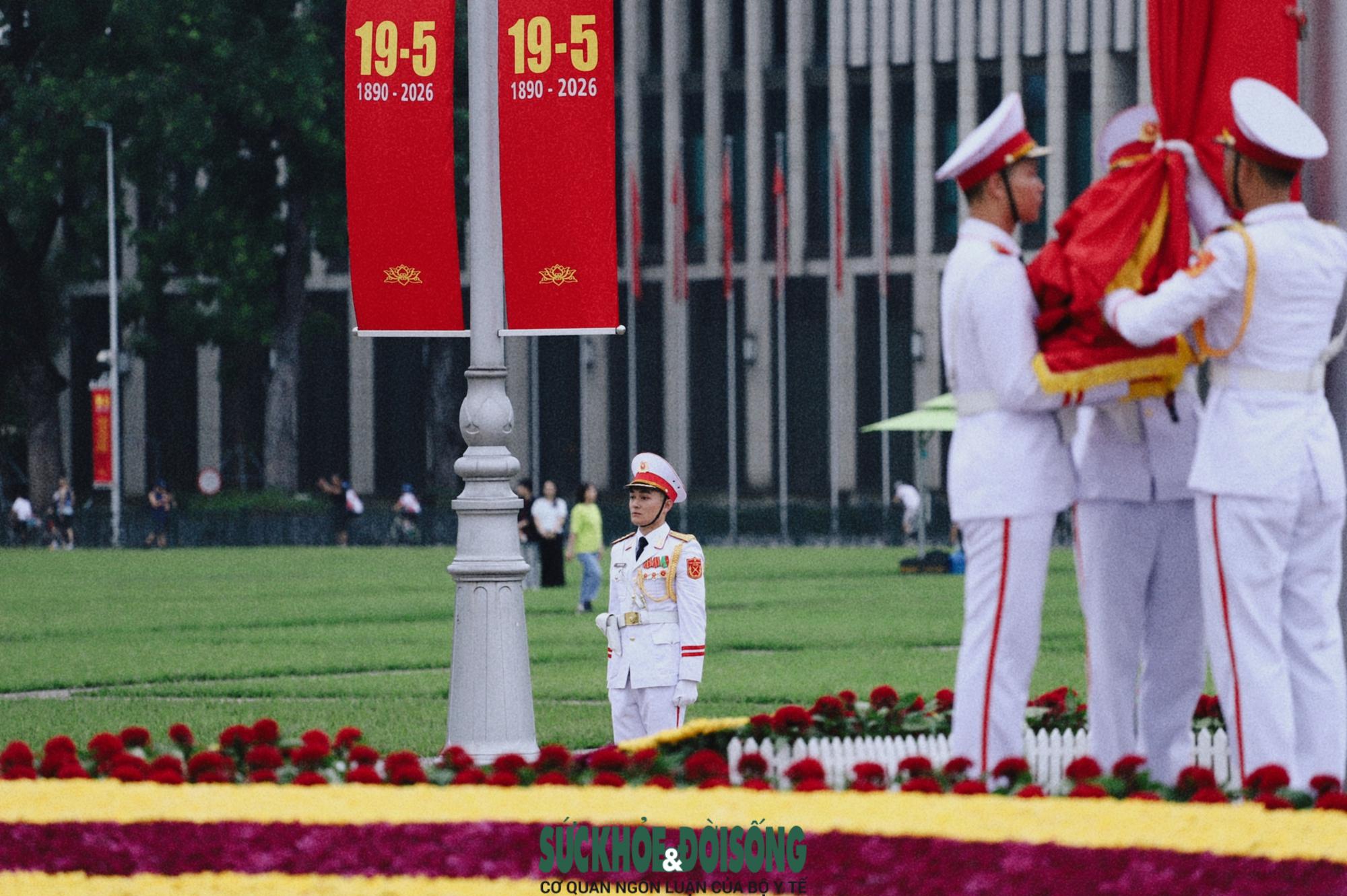 Cận cảnh lễ thượng cờ tại Lăng Bác những ngày tháng 5 lịch sử- Ảnh 7.