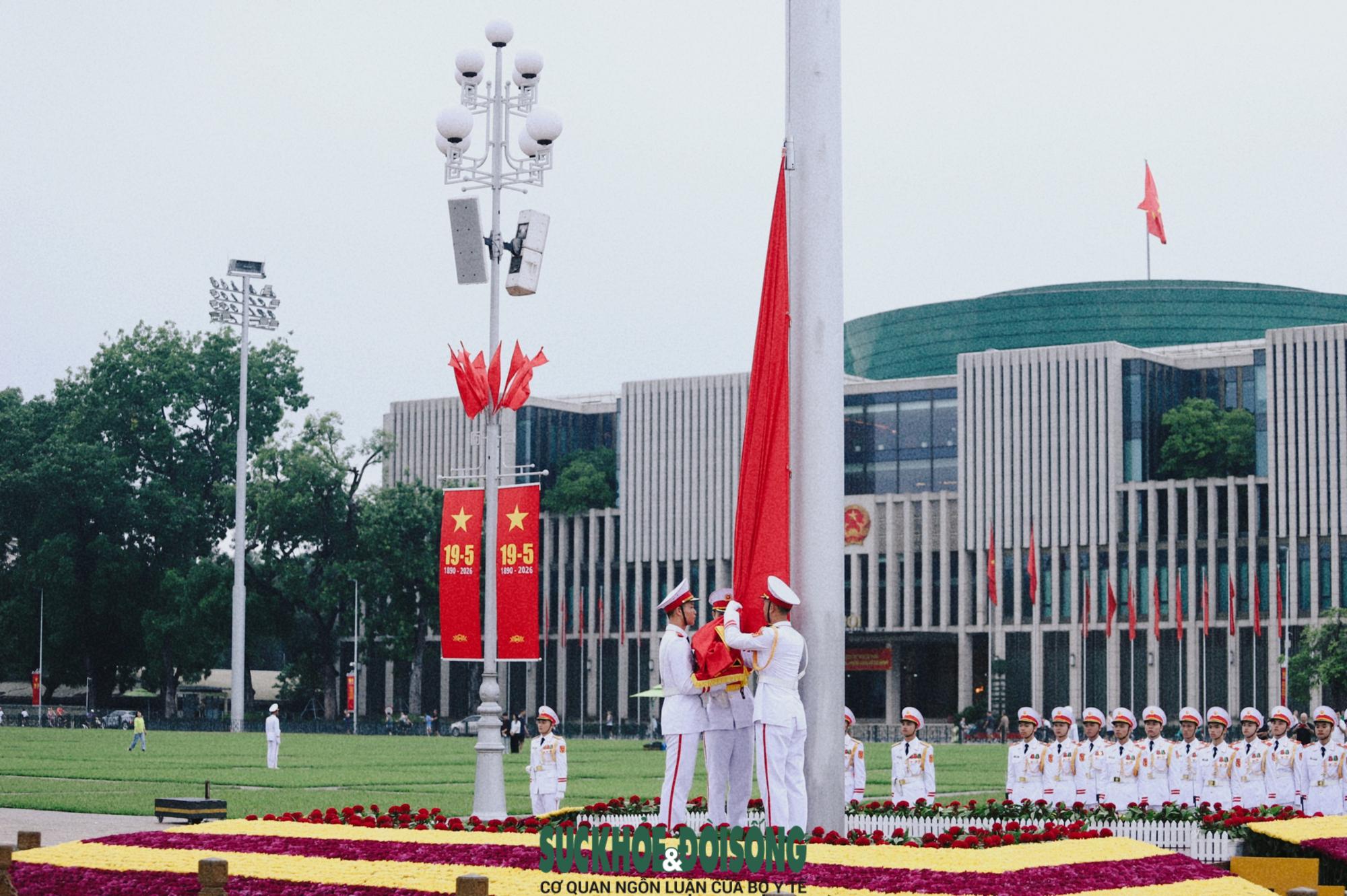 Cận cảnh lễ thượng cờ tại Lăng Bác những ngày tháng 5 lịch sử- Ảnh 6.