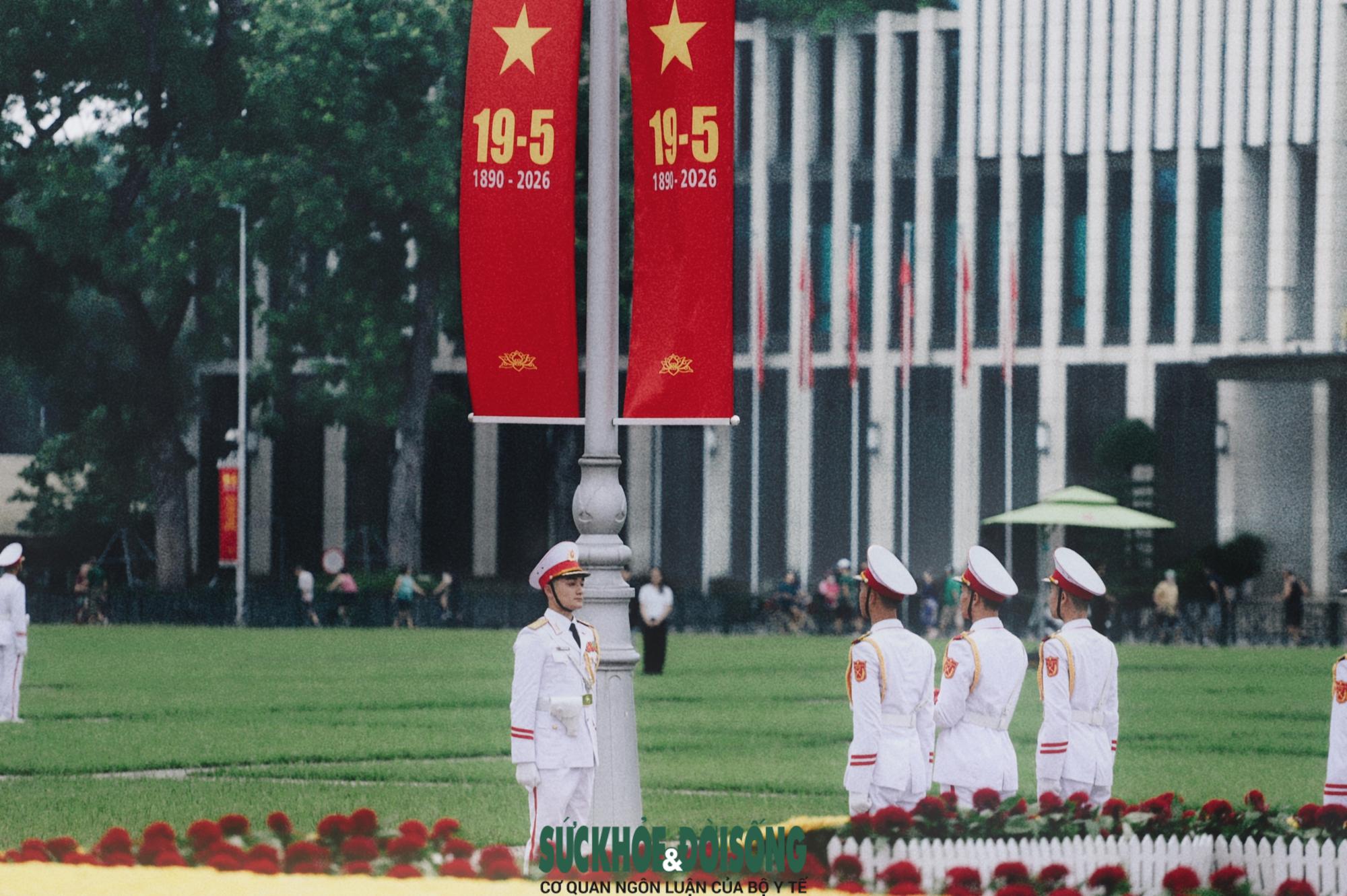 Cận cảnh lễ thượng cờ tại Lăng Bác những ngày tháng 5 lịch sử- Ảnh 15.